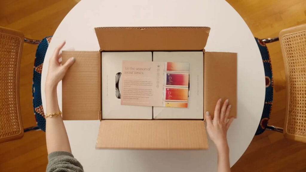 Customer unboxes Hiyo drinks with branded letter one of Kase’s ecommerce warehouse solutions